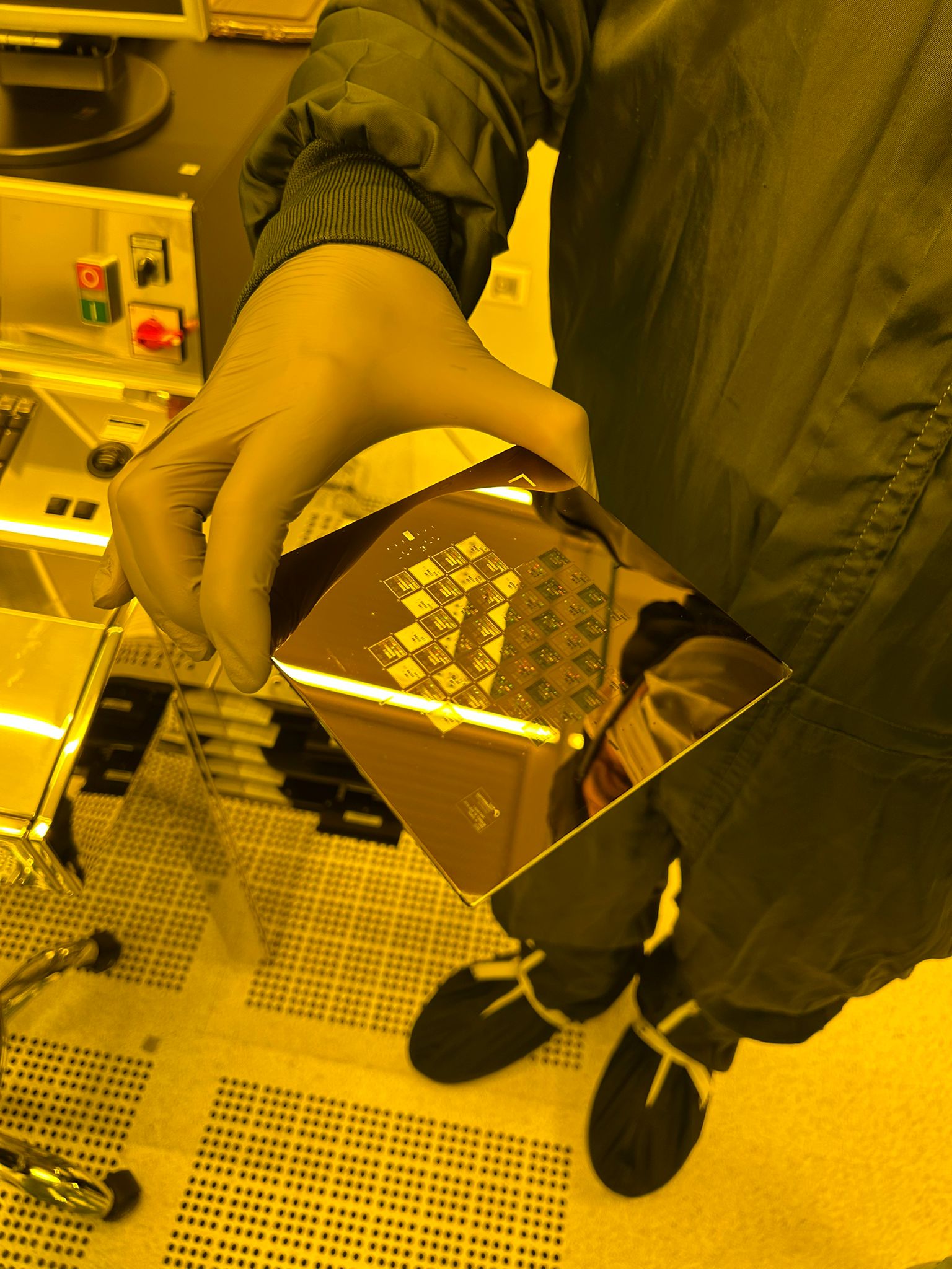 İstanbul’da Mikro ve Nanoteknoloji Eğitimi: Öğretmen ve Öğrenciler Temiz Oda Deneyimiyle Buluştu